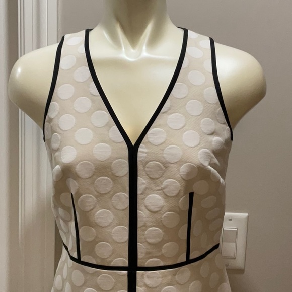 Polka dot stunner - Picture 4 of 5